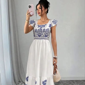 Elegante Vestido Maxi Blanco con Estampado Floral Azul, Escote Cuadrado Favorecedor, Mangas con Volantes, Mezcla Transpirable de Algodón y Lino, Vestido Versátil - Product Image 1