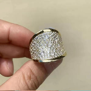Anillo de compromiso y boda de moissanita con micro pavé y racimo de puntas, de plata de ley 925 chapada en rodio, banda ancha, para fiesta y cóctel - Product Image 1