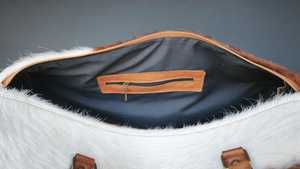 กระเป๋าเดินทางหนังวัวแท้แบบมีขน รุ่น LHTB-0071 สำหรับเดินทางท่องเที่ยวหรือใช้เป็นกระเป๋าถือขึ้นเครื่อง  จำหน่ายส่งออกจำนวนมาก - Product Image 2