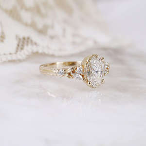 Anillos de Boda de Oro Amarillo de 14k Cultivados en Laboratorio IGI/GIA, Anillos de Aniversario con Diamantes de Corte Oval Chapados en Rodio - Product Image 2