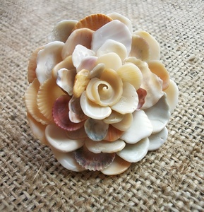 Fleurs décoratives artisanales en coquillages naturels, prix compétitif, fleurs décoratives fabriquées à partir de coquillages marins - Product Image 4