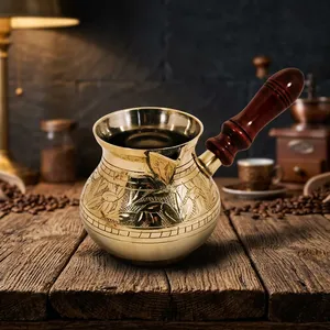 Cafetière traditionnelle en laiton avec motif floral gravé, forme ronde, poignée en bois, pot de service décoratif - Product Image 4