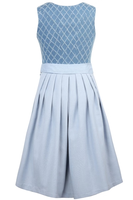 Gaun Midi A-Line Wanita Warna Biru Muda Tanpa Lengan Kerah Bergelombang Bahan Beludru Tenun Ramah Lingkungan Sabuk Pinggang Alami untuk Perayaan Liburan
