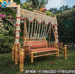 Elegante columpio de madera con decoración floral para decoración de bodas, compre un conjunto de columpios Haldi para la noche de Mehndi y Henna. - Product Image 5