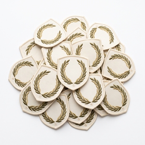 Parche Bordado de Corona de Laurel, Escudo con Rama de Olivo, Insignias Directas de Fábrica para Uniformes Escolares - Product Image 1