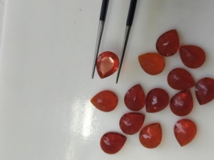 Ópalo de Fuego Natural, Corte Pera de 10x8MM, Gema Natural de la Mejor Calidad para Joyería - Product Image 1