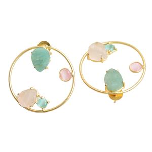 Boucles d'oreilles clous modernes et tendance en laiton avec accents de pierres précieuses, plaqué or 18 carats, bijoux artisanaux pour femmes - Product Image 3