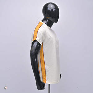 เสื้อยืดแขนสั้นสีครีมดีไซน์ล่าสุดสำหรับผู้ชาย แต่งขอบสีส้ม ทรงปกติ คอกลม ผ้าถัก สีพื้น สไตล์ลำลอง - Product Image 4