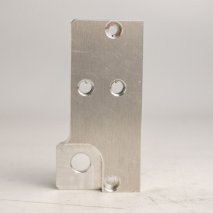 Placa Adaptadora en Forma de L de Acero Inoxidable Personalizada de Fábrica Vietnam AMT VINA, MOQ 1 Pieza, Fresado CNC de Alta Precisión, Entrega Rápida en 24h - Product Image 1