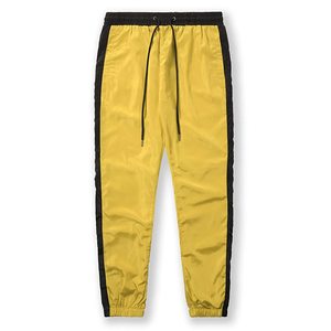 Pantalon de survêtement jaune pour homme avec bande latérale noire, taille élastique, cordon de serrage, décontracté, léger, en polyester respirant - Product Image 1
