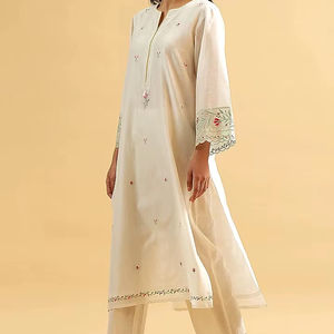 Nouveauté : Ensemble Kurta en tissu ivoire imprimé numériquement pour femmes, vente en gros |   Combinaison de jardinage confortable - Product Image 1