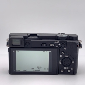 Cámara <span class=keywords><strong>Sony</strong></span> A6400 Usada con Lente 16-50, Cámara sin Espejo con Pantalla Táctil, Formato APS-C, en Excelente Estado, en Venta - Product Image 3