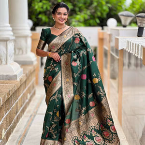 Sari Banarasi de Diseño con una Elegante Colección de Paletas de Colores - Product Image 1