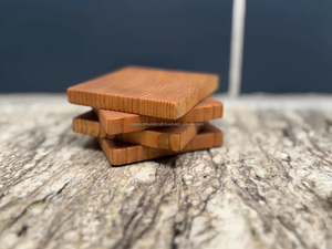 Sous-verre en bois noyer de la meilleure qualité de forme carrée Ensemble de 4 pièces Sous-verre en bois pour tasse à thé Personnaliser le logo Design carré à bas prix - Product Image 3