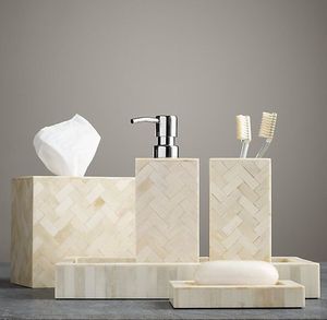 Accessoires de salle de bain artisanaux en os incrusté de motifs floraux, ensemble de porte-savon rond avec couvercle, motif écaille noir et blanc, bordure dorée, décoration de salle de bain - Product Image 3