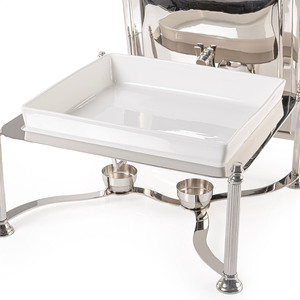 Plat à chafing rectangulaire élégant en argent, sur un support orné à quatre pieds avec supports pour brûleurs et couvercle assorti, idéal pour les mariages - Product Image 3