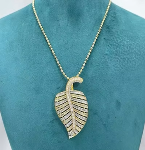 Hermoso Collar con Colgante de Latón Chapado en Oro de Primera Calidad con Juego de Aretes para Mujer, Ideal para Bodas - Product Image 3