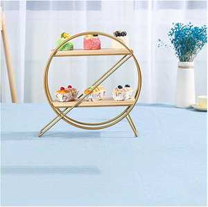 Elegante soporte decorativo de metal para pasteles con acabado dorado de aluminio convierte cada fiesta en una declaración de gusto y sofisticación. - Product Image 2