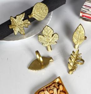 Anillos para Servilletas con Forma de Hoja Dorada, Juego de Decoración de Mesa Clásico de Latón - Product Image 6