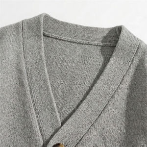 Cardigan en tricot gris personnalisé avec logo pour homme, col en V unisexe, uniforme scolaire, avec bordure côtelée rayée, OEM ODM - Product Image 6