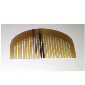 Peine de Cuerno Natural Hecho a Mano, Ecológico y Moderno, Herramienta Duradera para Peinar el Cabello, Regalo Único para Navidad o Bodas - Product Image 6