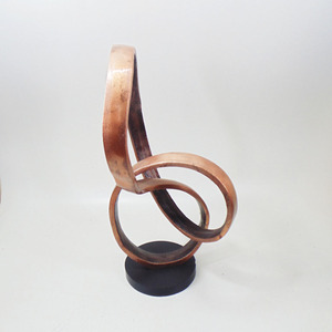 Sculpture d'animal en alliage d'aluminium plaqué or, moderne et luxueuse, figurine artistique pour la décoration intérieure du salon, de la chambre à coucher ou du bureau - Product Image 3