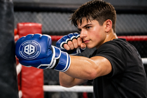 Guantes de Boxeo de Cuero MMA para Hombre, Servicio OEM, Hechos en Pakistán, Ligeros, Absorbentes de Humedad, Correa de Muñeca Ajustable para Adultos - Product Image 4