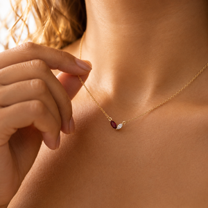 Pendentif élégant pour femme en moissanite taille marquise, avec perle d'eau douce, plaqué or 18 carats, style tendance et serti de pierres, idéal pour les occasions festives - Product Image 1