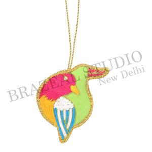 Brazeal Studio - Ornements de Noël personnalisés faits à la main en velours satiné écologique, brodés de perles, fils dorés, sur mesure - Product Image 4