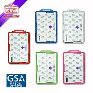 Porta Tarjetas de Identificación Rígido con Bloqueo RFID en Varios Colores - Product Image 4