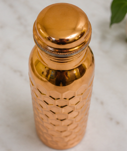Gourde de voyage portable au design moderne à texture nid d'abeille, en cuivre traditionnel, écologique, en métal - Product Image 6