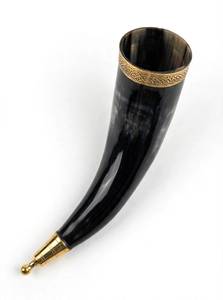 Coupe à boire vintage de luxe noire avec bordure en nœud celtique doré et embout en laiton, accessoire de bar - Product Image 2
