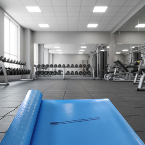Interior moderno de gimnasio vacío con tapete de yoga azul, área de entrenamiento de fuerza, soportes para mancuernas y espacio limpio para estudio de fitness. - Product Image 3