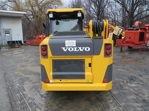 Cargadora Compacta MC110C 2013, Equipo de Construcción Compacto de Uso Pesado - Product Image 3