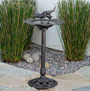 Bain d'oiseaux classique en métal pour jardin, patio, design élégant, base robuste, attirant les oiseaux, avec bassin de rétention d'eau. - Product Image 6