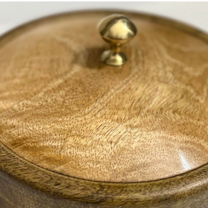 กล่องไม้แกะสลักลายสวยงามสำหรับใส่โรตี พร้อมฝาปิด กล่องไม้แบบดั้งเดิมสำหรับเก็บโรตี ใช้ในครัวหรือโต๊ะอาหาร ทำจากไม้มะม่วง - Product Image 3