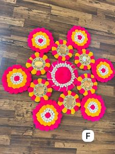 Ensemble de rangoli décoratif vibrant fait main avec pompons et gota patti, orné de miroirs et de perles, pour la décoration festive de la maison - Product Image 2