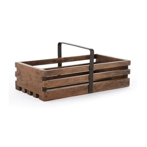 Panier en bois raffiné conçu pour enrichir les espaces de vie grâce à son design fonctionnel et à son caractère naturel authentique - Product Image 3