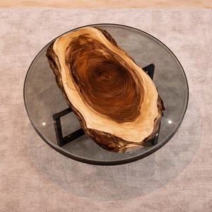 Mesa de centro redonda de resina epoxi con rodajas de madera natural y tapa de vidrio, mueble contemporáneo para decoración de sala de estar, uso en interiores. - Product Image 4