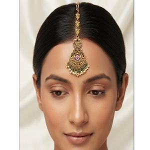 Bijoux de cheveux Mangtikka en laiton plaqué or, finition antique, qualité supérieure luxe, pour collection de mariage. - Product Image 1