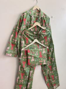 Hermoso Conjunto de Pijama de Algodón Estampado, Camisa y Pantalón Cómodos para Dormir - Product Image 6