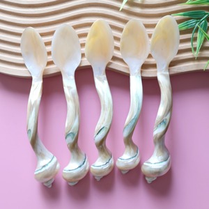 Cucharas de nácar con mango de diseño decorativo, recién llegadas, hechas a mano, para degustación de caviar. - Product Image 1