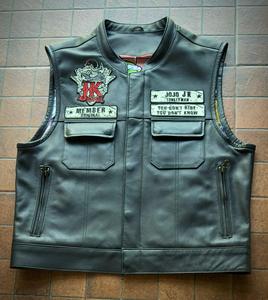 Chaleco de Motocicleta de Cuero Acolchado con Diseño de Diamantes - Product Image 1