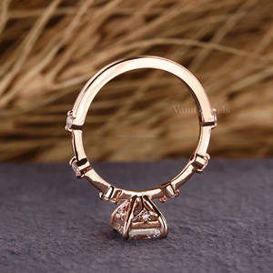 Anillo de compromiso de diamante cultivado en laboratorio Princess Cut en oro sólido de 14K con ajuste de pavé de distancia Certificado IGI para ocasiones especiales - Product Image 3