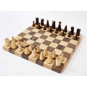 Jeu d'échecs géométrique en bois de style nordique, jeu de société de luxe en bois massif |   Pions d'échecs minimalistes pour la décoration intérieure et les cadeaux d'entreprise - Product Image 1