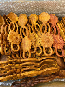 Exquisitas Cucharas de Girasol Talladas a Mano, Diseño Artesanal de 3 Flores en el Mango, Madera Multitono Marrón (Ceniza, Acacia, Redwood), Estilo Vintage - Product Image 4