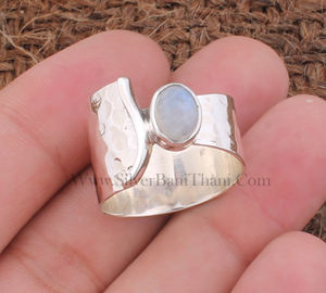 Bague en argent sterling 925 avec pierre de lune arc-en-ciel naturelle sertie clos, gemme à feu bleu, bijou bohème minimaliste, cadeau d'anniversaire - Product Image 2