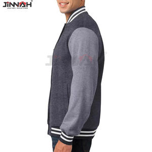 ผู้ผลิตเสื้อแจ็คเก็ตวาร์ซิตี้แบบมืออาชีพ รับผลิตตามสั่ง ปักโลโก้ ออกแบบเสื้อแจ็คเก็ตแขนหนังสำหรับผู้ชาย ติดกระดุม - Product Image 2