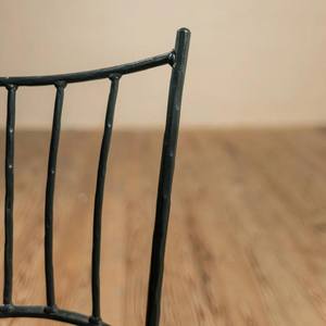 Chaise d'appoint moderne fabriquée à la main en fer forgé et cuir avec siège rembourré, dossier incurvé, structure métallique pour salle à manger et cuisine - Product Image 2