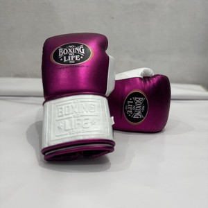 นวมชกมวยสีชมพูเมทัลลิก No Boxing No Life พร้อมผ้าพันมือหนังแท้ ชุดนวมฝึกซ้อมและต่อยมวย นวมชกมวย Winning - Product Image 2
